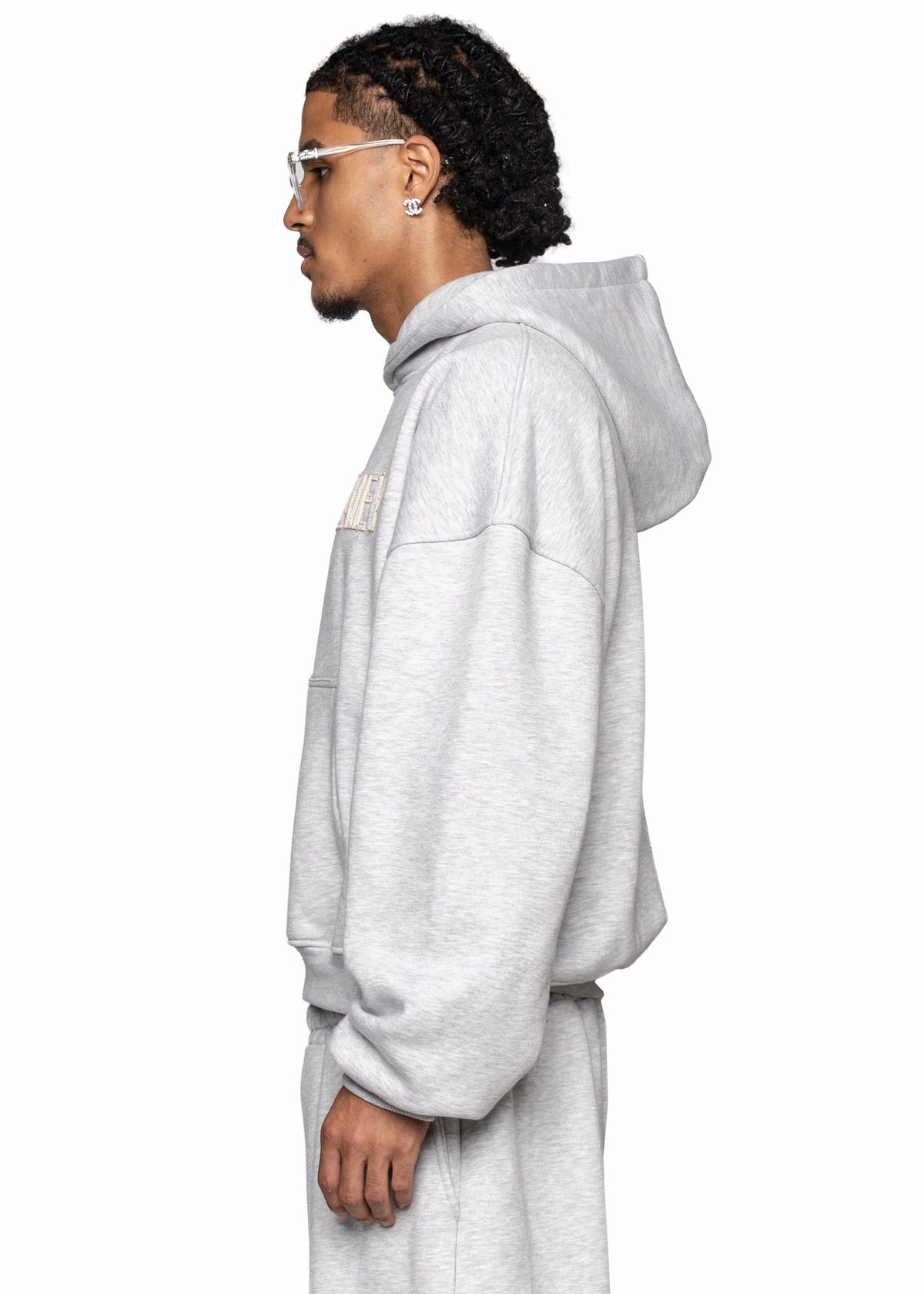 Essential Oversize Hoodie — referans demo fotoğrafı 2